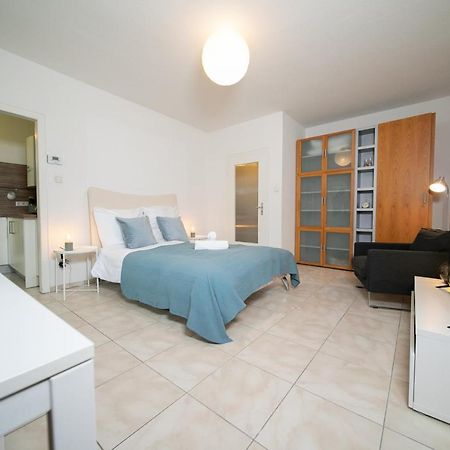 Apartment Blue - Zentral Und Gut Angebunden Düsseldorf Kültér fotó